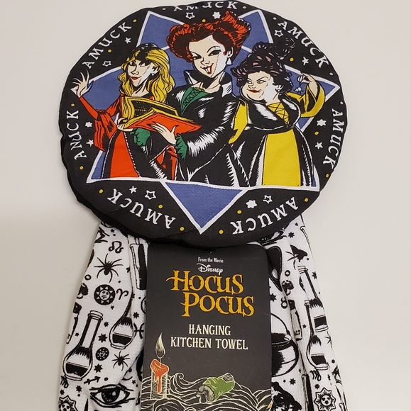 Disney Hocus Pocus Hanging Kitchen Halloween Towel Sanderson Sisters NWT - Picture 1 of 4